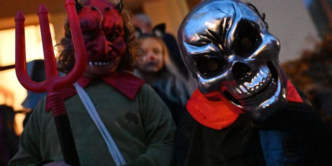Halloween-Streiche, die in Sachbeschädigungen enden, können für die Verursacher teuer werden. Für die Leidtragenden leider auch. Halloween-Streiche