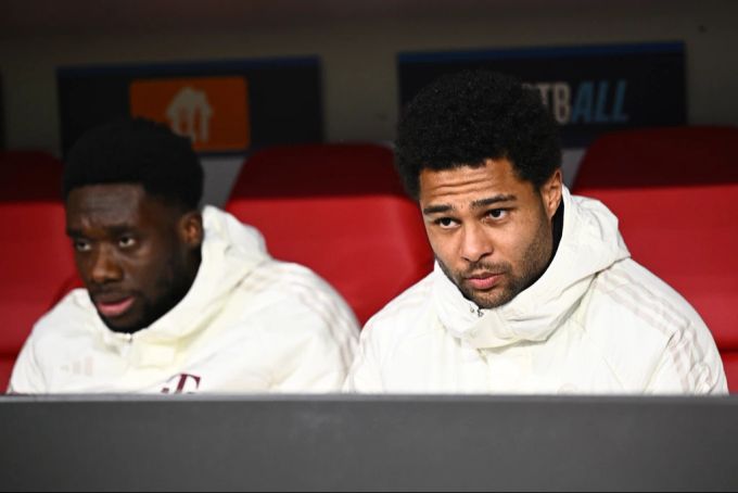 Alphonso Davies und Serge Gnabry sollen Kandidaten für einen Abgang bei Bayern München sein. Bayern München