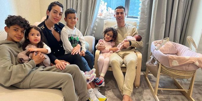 Georgina zu Hause - Ronaldo zeigt erstes Familienfoto mit Baby-Tochter