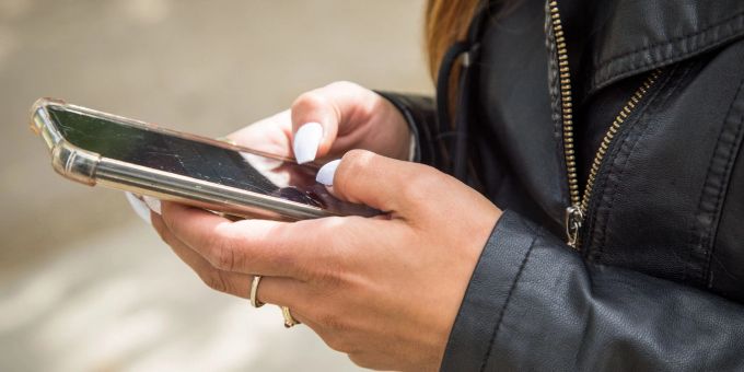 Vorsicht vor Betrügern: Wer per App nach einer Mitfahrgelegenheit sucht, sollte nicht auf Fake-Fahrer hereinfallen, die Links zu falschen Bezahlplattformen schicken. Vorsicht vor Betrügern: Wer per App nach einer Mitfahrgelegenheit sucht, sollte nicht auf Fake-Fahrer hereinfallen, die Links zu falschen Bezahlplattformen schicken.