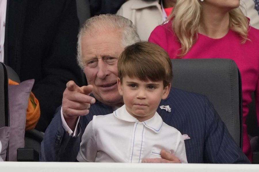 Bei Opa auf dem Schoss: Prinz Louis und Prinz Charles.