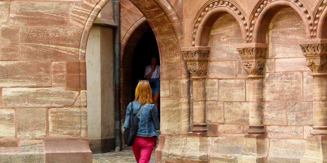 Kirche Frau Tourismus Basel