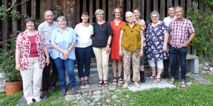 Pensionierte Lehrpersonen wurden in Sachseln verabschiedet. v. l. n. r.: Francesca Moser (Leiterin Amt für Volks- und Mittelschulen), Hans Wyser (Sarnen), Carmen Kaufmann (Giswil), Ruth Donà (Kerns), Brigitte Ettlin Bründler (Kerns), Marianne Perroulaz (Sachseln), Emanuela Wick (Sarnen), Marianne Limacher (Alpnach), Yvonne Zibung (Engelberg), Christian Schäli (Bildungsdirektor) und Wener Küng (Engelberg) Pensionierte Lehrpersonen wurden in Sachseln verabschiedet