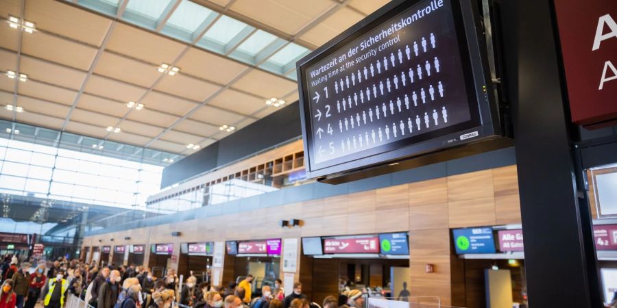 Für Urlaubsrückkehrer gilt vorerst weiter 3G bei der Einreise nach Deutschland.