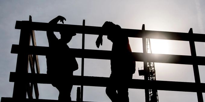 Die Gewerkschaft IG Bau fordert eine «Siesta» für Bauarbeiter. Die Gewerkschaft IG Bau fordert eine «Siesta» für Bauarbeiter.
