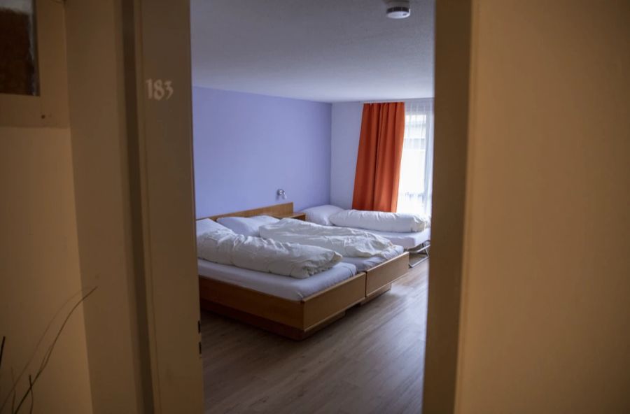 Ein Zimmer in der Flüchtlingsunterkunft des Hotels und Restaurants Krone in Giswil OW.