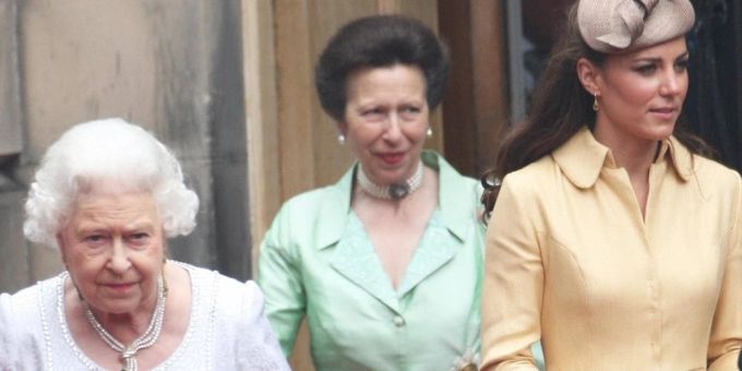 Zum Platinjubiläum von Queen Elizabeth (l.) mischen sich unter anderem Prinzessin Anne und Herzogin Kate (r.) unters Volk. Zum Platinjubiläum von Queen Elizabeth (l.) mischen sich unter anderem Prinzessin Anne und Herzogin Kate (r.) unters Volk.
