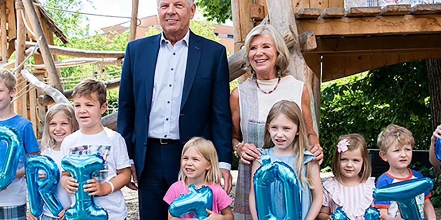 Schauspielerin Jutta Speidel und Münchens Oberbürgermeister Dieter Reiter bei der Pressekonferenz zum 25. Jubiläum ihrer Stiftung Horizont.