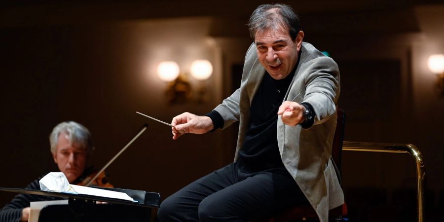 Der italienische Dirigent Daniele Gatti bei der Aufzeichnung eines Rundfunkkonzertes mit der Sächsischen Staatskapelle Dresden in der Semperoper.