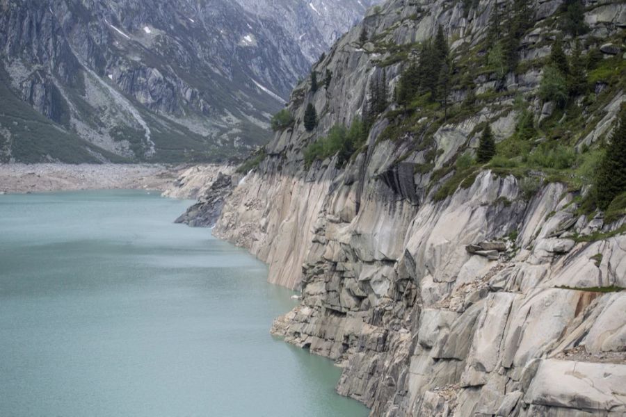 Auch die Stauseen, hier jener auf der Göscheneralp, weisen einen tiefen Pegel auf.