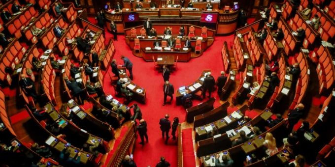 Italienischer Senat - Fünf Sterne boykottieren Vertrauensvotum