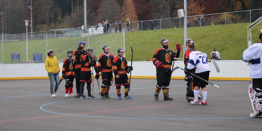 Shakehands Langenthal Devils und Zug Vikings. - Langenthal