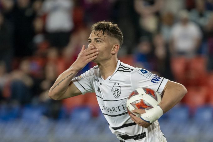 Sebastiano Esposito trifft für den FC Basel zum 1:1 gegen GC. FC Basel