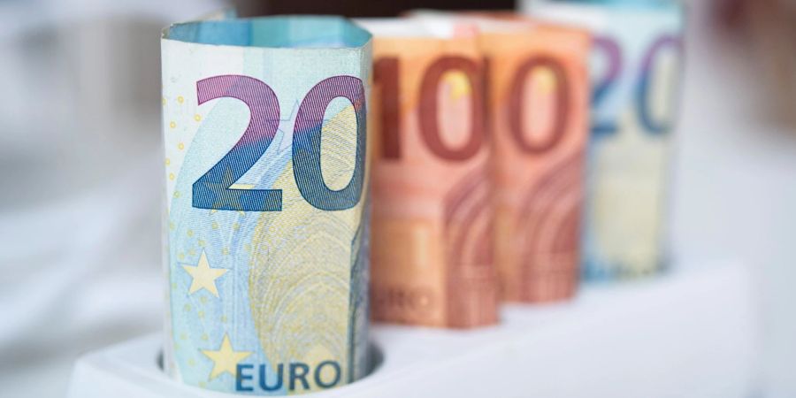 Steuerzahlerinnen und Steuerzahler erhalten wegen der stark gestiegenen Energiekosten einen finanziellen Ausgleich: die Energiepreispauschale.