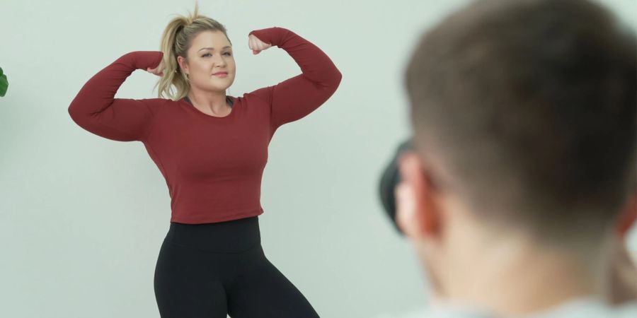 Sophia Thiel beim Fotoshooting mit ihrem Kameramann «Andi» Andreas Zitt.