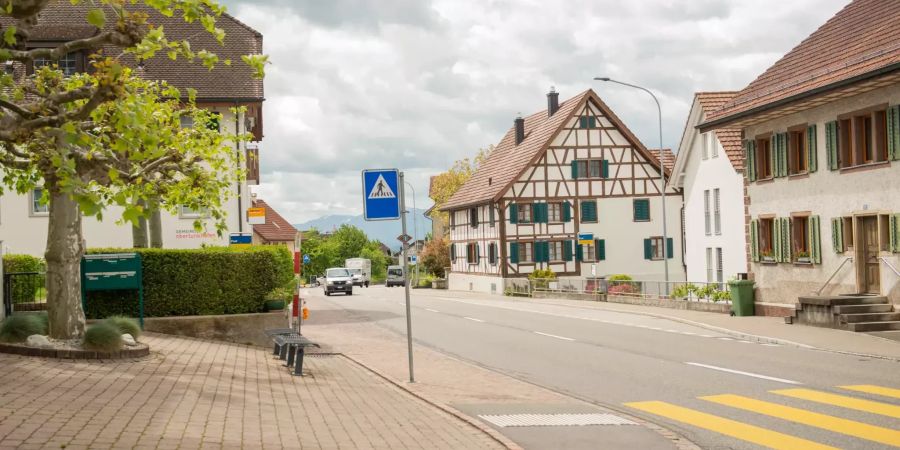 Chileweg und Dorfkern in Oberlunkhofen im Kanton Aargau