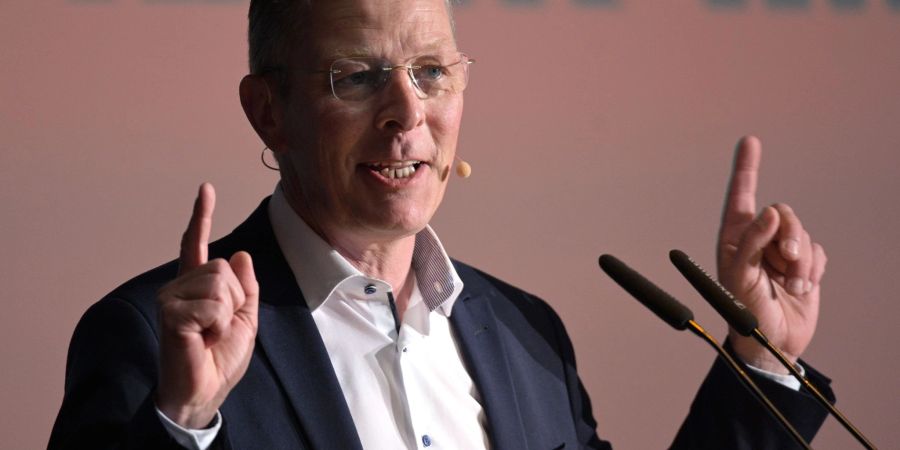 Frank Imhoff, der derzeitige Präsidenten der Bremer Bürgerschaft (dem Landtag des Bundeslandes Bremen) und CDU-Spitzenkandidaten für die kommende Landtagswahl 2023 in Bremen, spricht auf dem CDU Landesparteitag in Bremen.