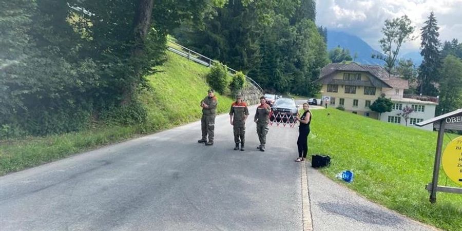 Wegen des Unwetters war der Zugang zum Gasthof Kemmeriboden-Bad gesperrt.