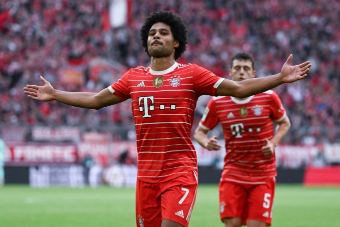 In seinen Bemühungen um einen Verbleib des Fussball-Nationalspielers bleibt der FC Bayern hartnäckig. Serge Gnabry