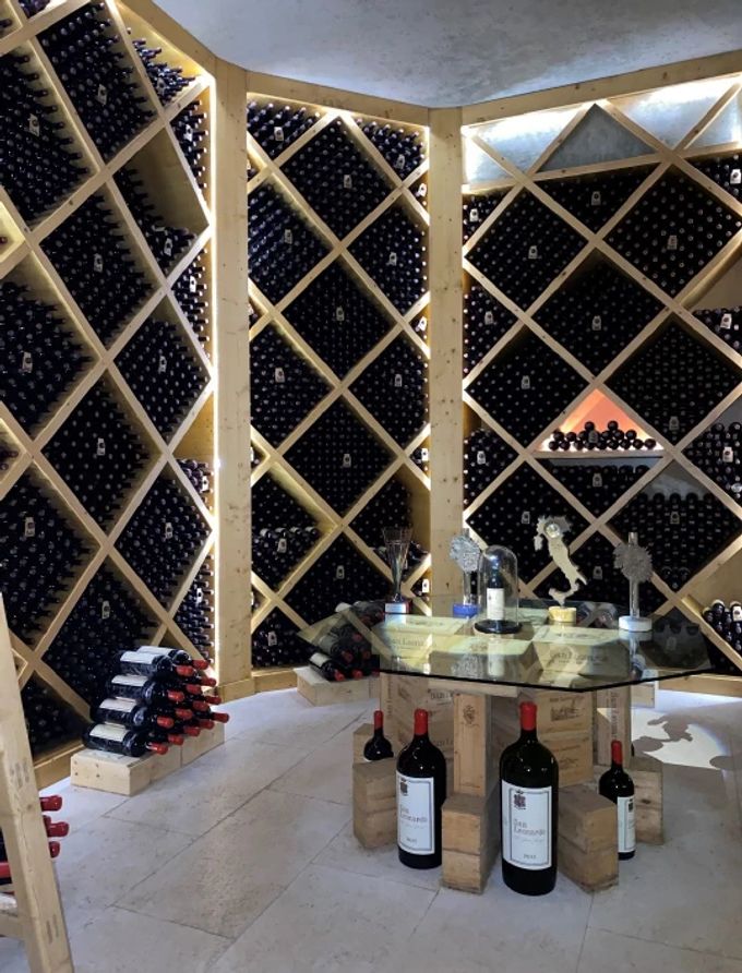 Weinarchiv der letzten 30 Jahre Tetuna San Leonardo. Weinarchif Tetuna San Leonardo