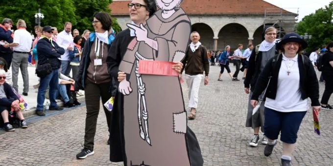 Mönchsfigur beim Katholikentag Mönchsfigur beim Katholikentag