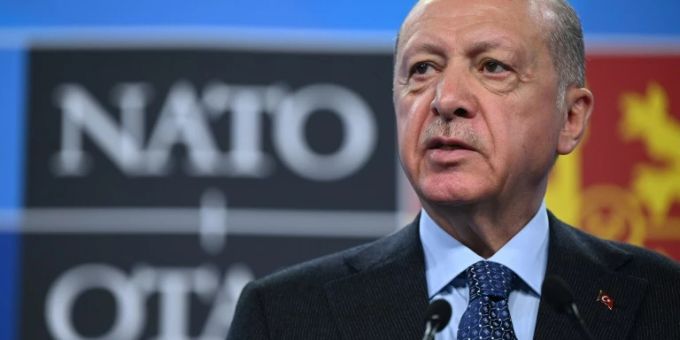 Erdogan droht erneut mit Blockade der Nato-Erweiterung Erdogan droht erneut mit Blockade der Nato-Erweiterung