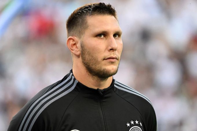 In Nationalspieler Süle setzt Borussia Dortmund grosse Hoffnungen. In der Testspiel-Mauer gibt er aber keine Figur ab. Niklas Süle