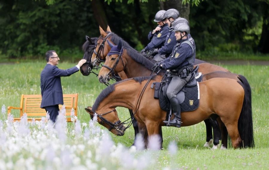 Cem Özdemir G7 Polizei