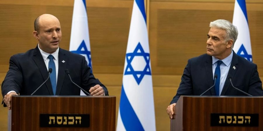 Israels Regierungschef Naftali Bennett (l.) und Aussenminister Jair Lapid