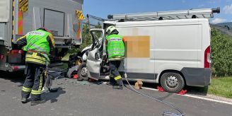 Mammern TG - Lieferwagenfahrer nach Unfall im Fahrzeug eingeklemmt