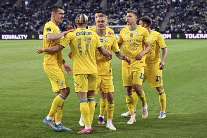 Die ukrainischen Nationalspieler (hier beim Benefizspiel in Gladbach) wollen der eigenen Bevölkerung mit ihren Erfolgen Freude bereiten. Ukraine Fussball WM Qualifikation