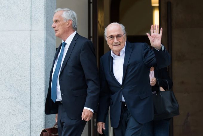 Sepp Blatter mit seinem Anwalt Lorenz Erni in Bellinzona. sepp blatter