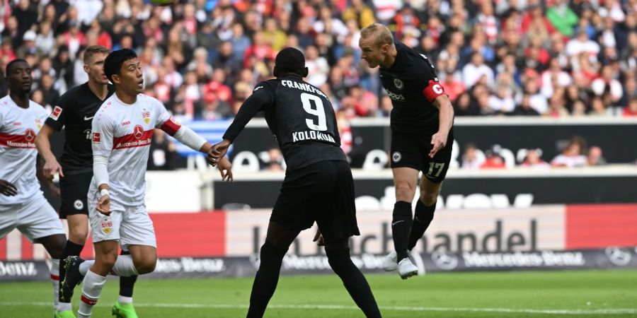 Frankfurts Sebastian Rode (r) sorgt per Kopfball für die 1:0-Führung.