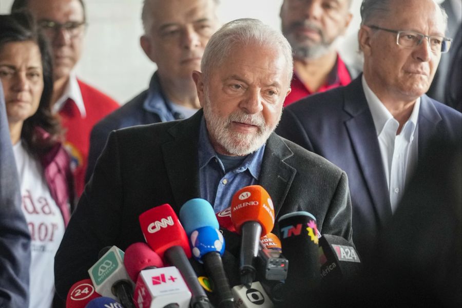 Luiz Inacio Lula da Silva liegt in den Umfragen vor Bolsonaro.