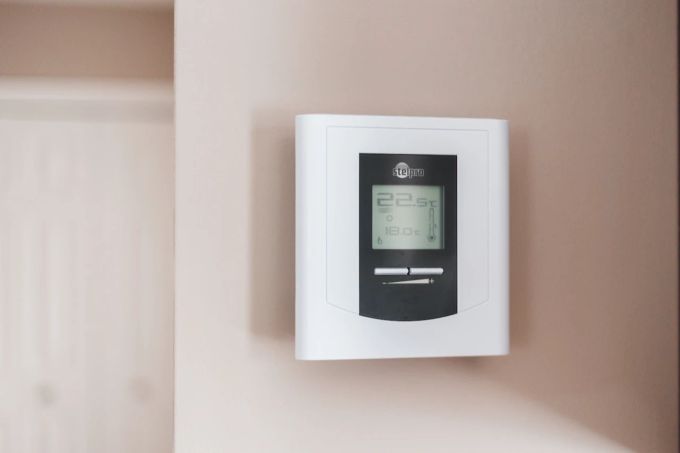 Digitale Thermostate helfen dabei, eine bestimmte Raumtemperatur anzupeilen. Thermostat digital Wand weiss Heizung