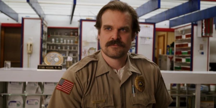 David Harbour trägt bei «Stanger Things» einen prächtigen Schnurrbart.