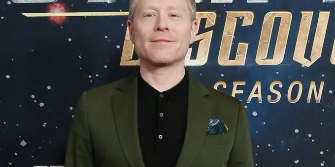 Anthony Rapp behauptet, von Kevin Spacey im Alter von 14 Jahren sexuell belästigt worden zu sein. kevin spacey