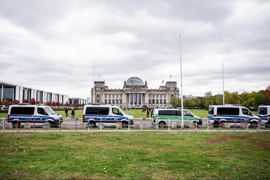 Die Polizei rechnete mit 4000 Teilnehmern an der AfD-Demonstration.