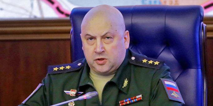 General Sergej Surowikin bei einem Briefing des russischen Verteidigungsministeriums im Jahr 2017. Sergej Surowikin