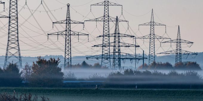 Teurer Strom: Infolge der Energiekrise stiegen die Preise stark an. Energiekrise, Strompreis