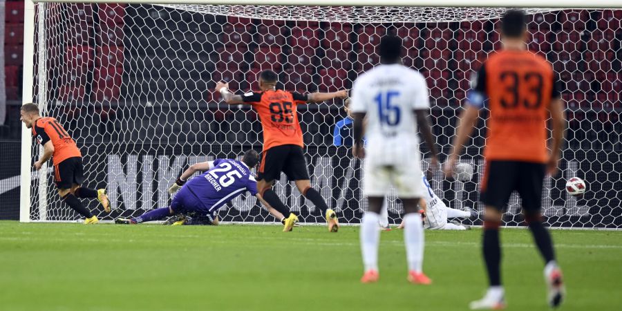 GCs Petar Pusic trifft in der Nachspielzeit der ersten Halbzeit zum 2:0 für GC.