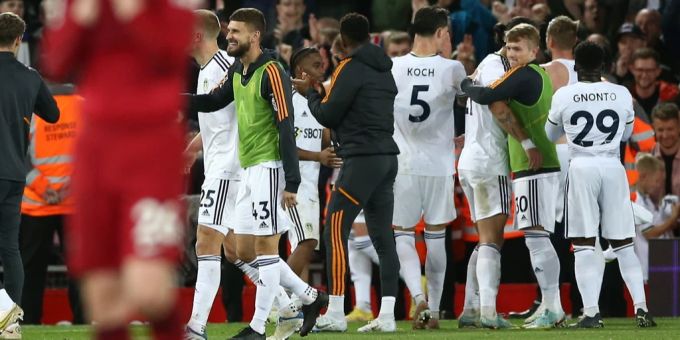 Leeds und Wilfried Gnonto jubeln über den Sieg gegen Liverpool. Leeds