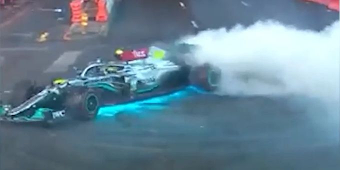 Bei Vegas-Show - Lewis Hamilton setzt seinen Mercedes fast in die Mauer