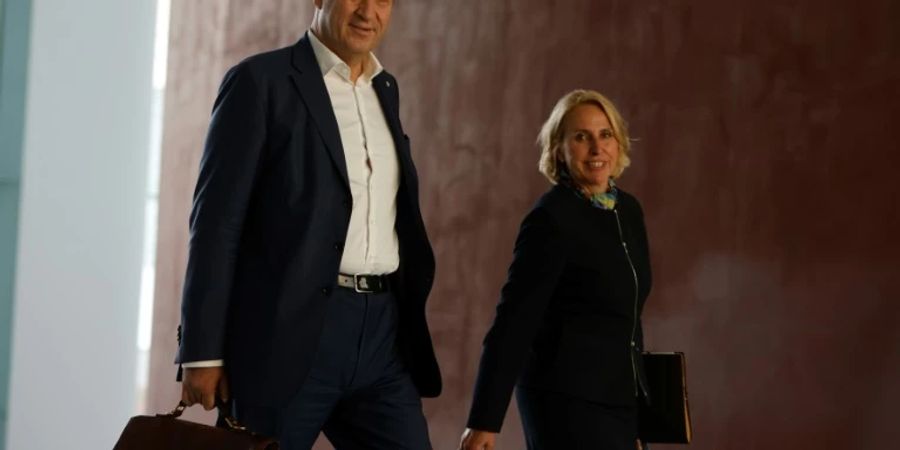 Markus Söder (links)