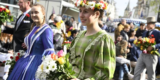 Blumenmädchen am Sechseläuten. zunft zur Meisen