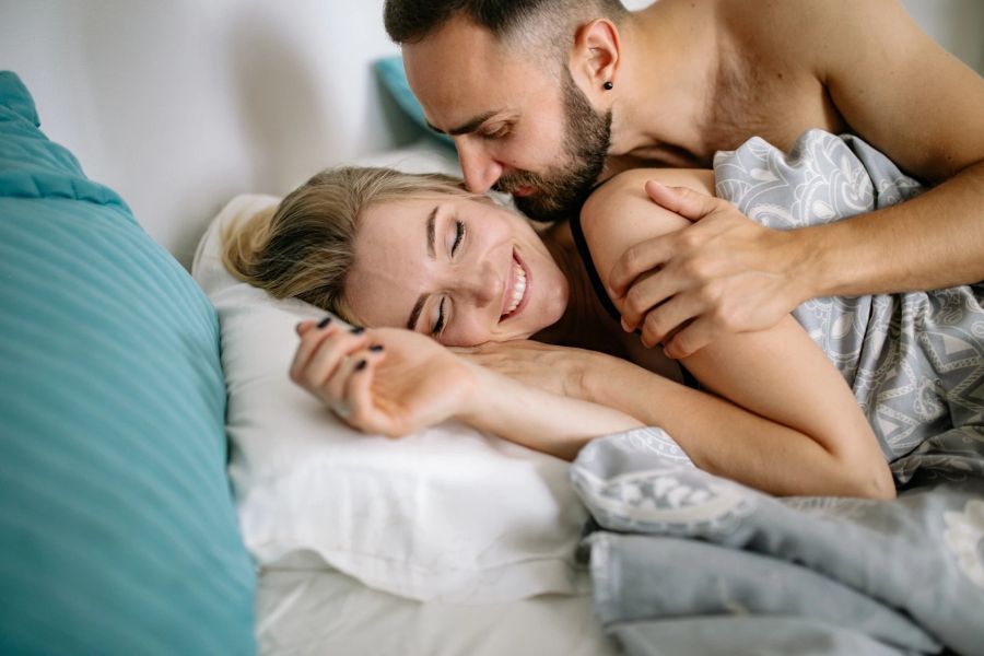 Männer, die noch nie Sex hatten, sind laut der Studie häufiger physisch schwächer. (Archivbild)