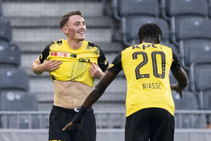 Aussenverteidiger Noah Persson jubelt bei seinem zweiten Einsatz über den ersten Treffer im YB-Trikot. Noah Persson