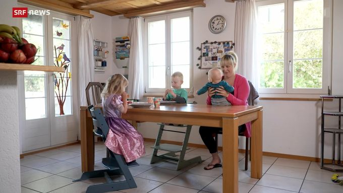 Mit Kinderzulagen und Unterhaltszahlungen kommt die Familie Nobs auf ein monatliches Einkommen von gut 9000 Franken – zu viel, um von Prämienverbilligungen zu profitieren. Krankenkassen Prämien