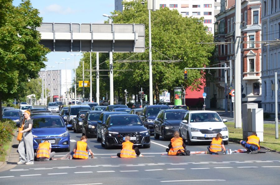 Am 10. August blockierten zahlreiche Klima-Aktivisten der «Letzten Generation» den Verkehr in Braunschweig (D).