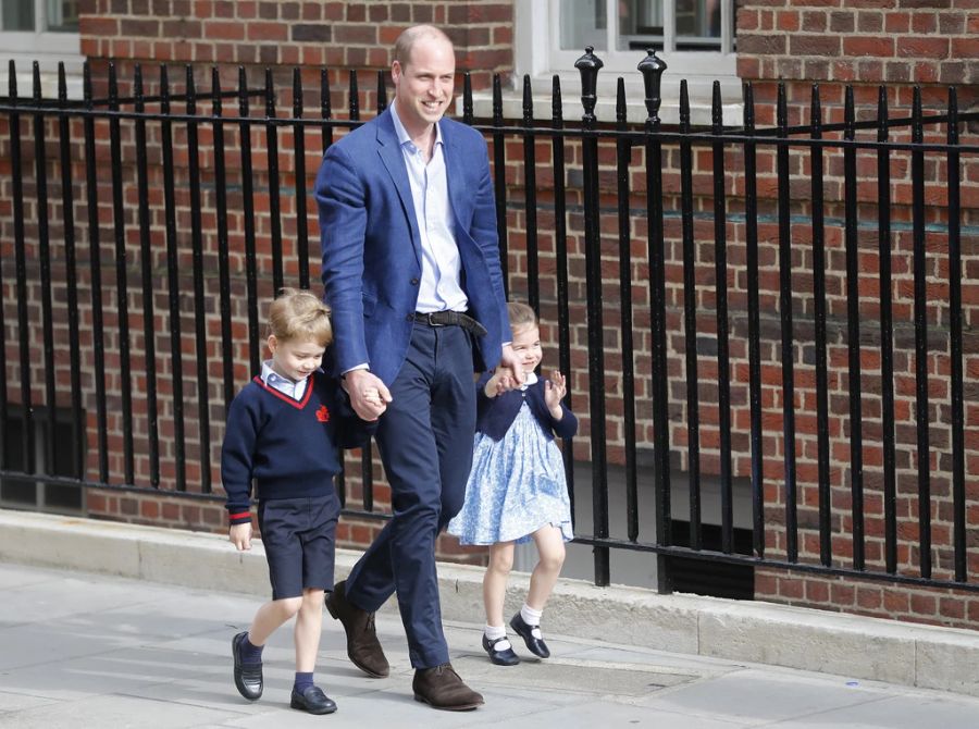 Prinz George mit seiner Schwester Prinzessin Charlotte und seinem Vater Prinz William.